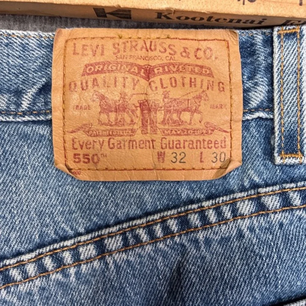 Vintage Levi's 550 Relaxed Fit Jeans Mens 32x30 Blue Denim Distressed‎ Red Tab